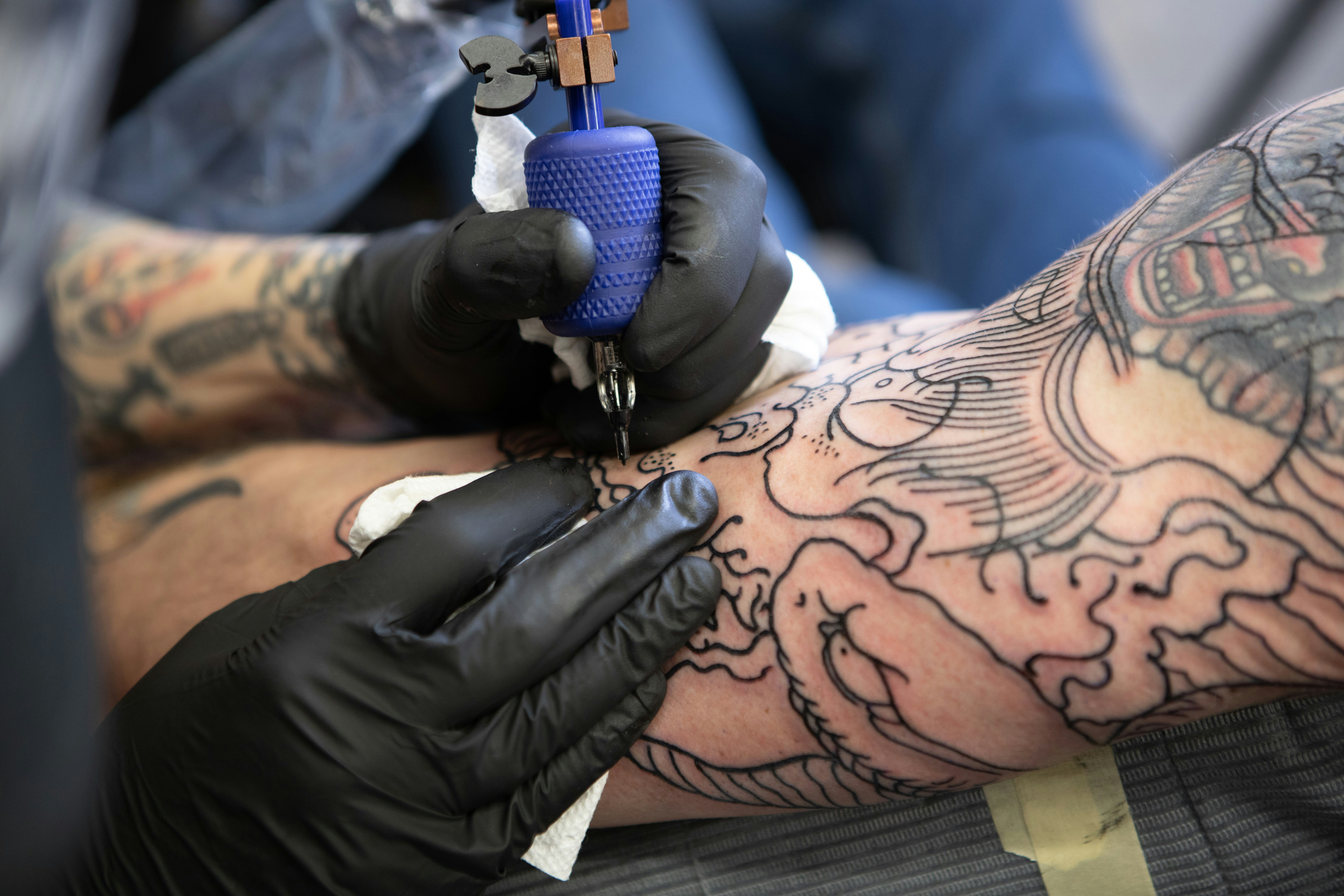 Draw tattoo on skin